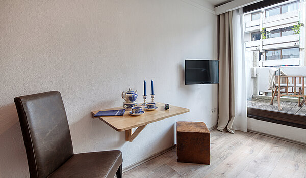 Apartment с 1 комнатная | München-Maxvorstadt | 70448 | Kleiner Tisch