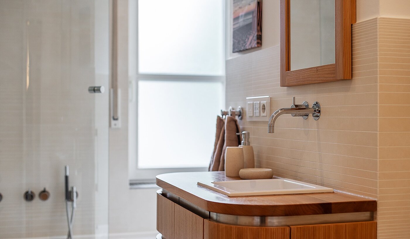 Квартира в многоэтажно доме с 3 комнатами | München-Harlaching | 2108ML3 | ...Badewanne und Fenster