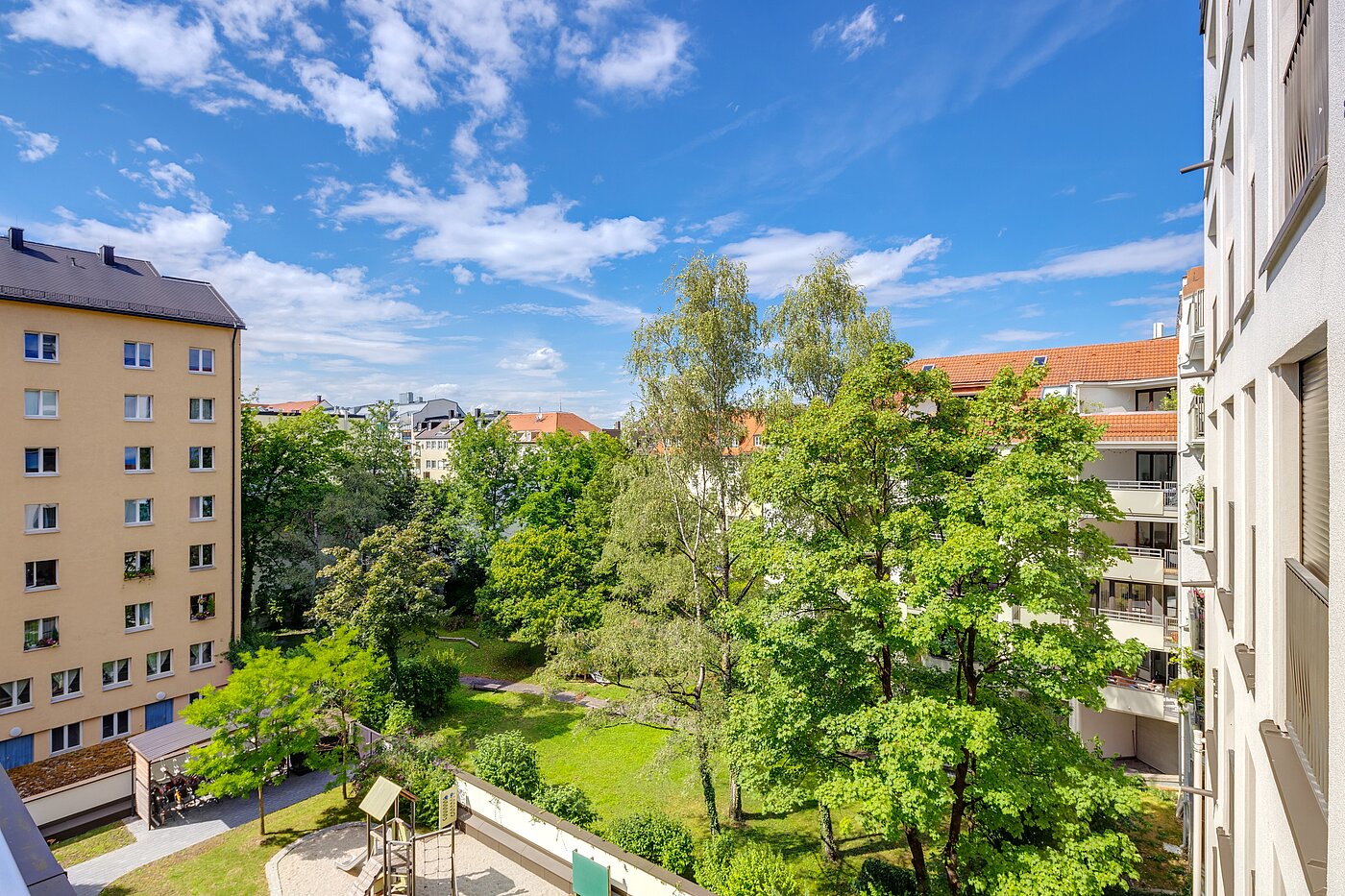 Квартира в многоэтажно доме с 3 комнатами | 70046 | ...und begrünten Innenhof