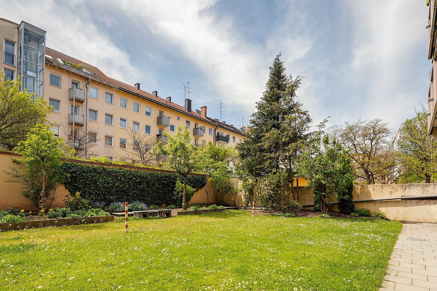 Квартира в многоэтажно доме с 2 комнатами | München-Maxvorstadt | 2105ML3 | Blühender Innenhof