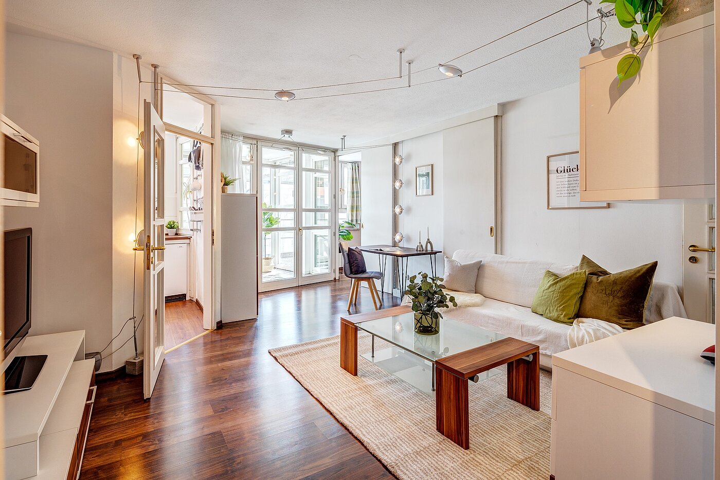 Квартира в многоэтажно доме с 2 комнатами | München-Schwabing | 2205ML71 | Gemütliches, helles Wohnzimmer