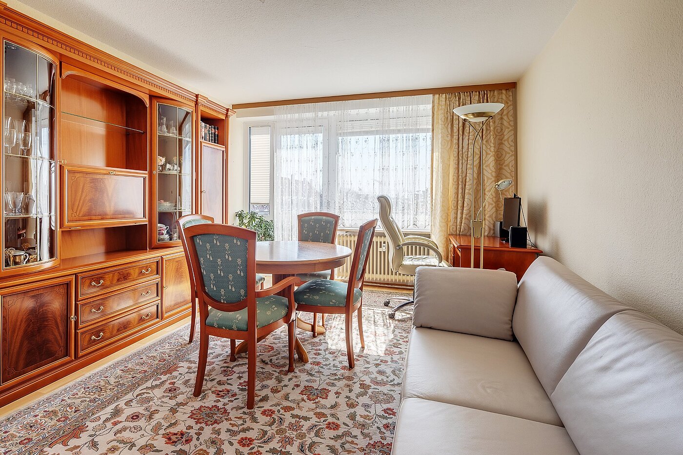 Квартира в многоэтажно доме с 2 комнатами | München-Sendling-Westpark | 2003ML10 | Helles Wohnzimmer...