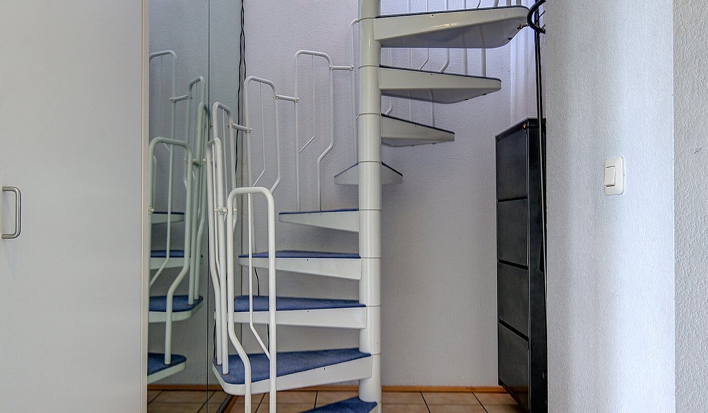 Квартира в многоэтажно доме с 2 комнатами | Unterschleißheim | 1711ML1 | Wendelreppe zum Dachgeschoss