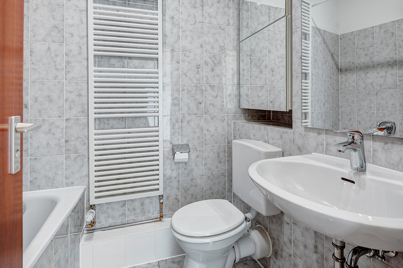 Квартира в многоэтажно доме с 1 комнатная | München-Perlach | 2204ML8 | Bad mit Handtuchheizkörper...