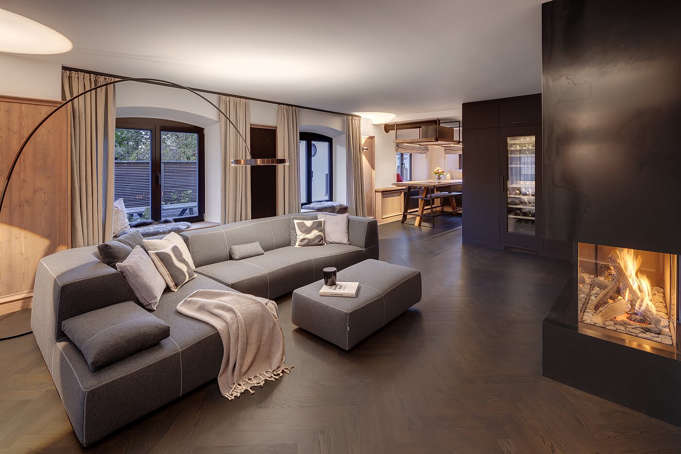 Особое свойство с 15 комнатами | Bad Wiessee | 701591 | Chalet I Wohnzimmer mit Kamin