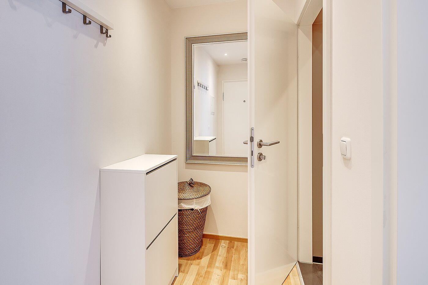 Квартира в многоэтажно доме с 1.5 комнатами | München-Schwanthalerhöhe | 2211ML8 | Geräumiger Flur