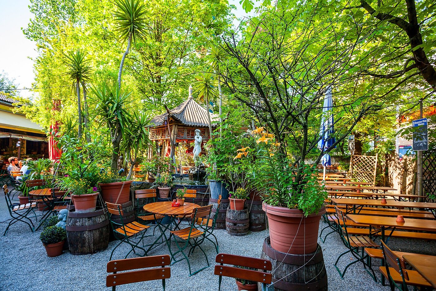 Квартира в многоэтажно доме с 2 комнатами | München-Sendling | 2010ML1 | Gemütlichkeit im Biergarten