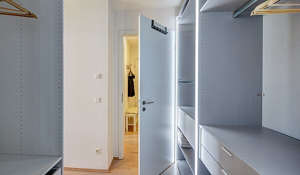 Квартира в многоэтажно доме с 3 комнатами | 70483 | ...Ankleide-/Schrankbereich