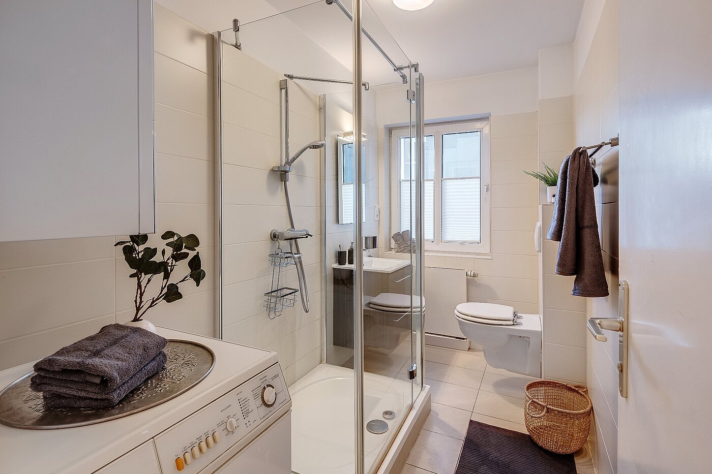 Квартира в многоэтажно доме с 1.5 комнатами | München-Schwabing | 2011ML3 | Bad mit Dusche und WM