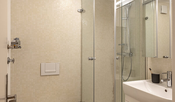 Квартира в многоэтажно доме с 2 комнатами | München-Solln | 70418 | ...mit Dusche