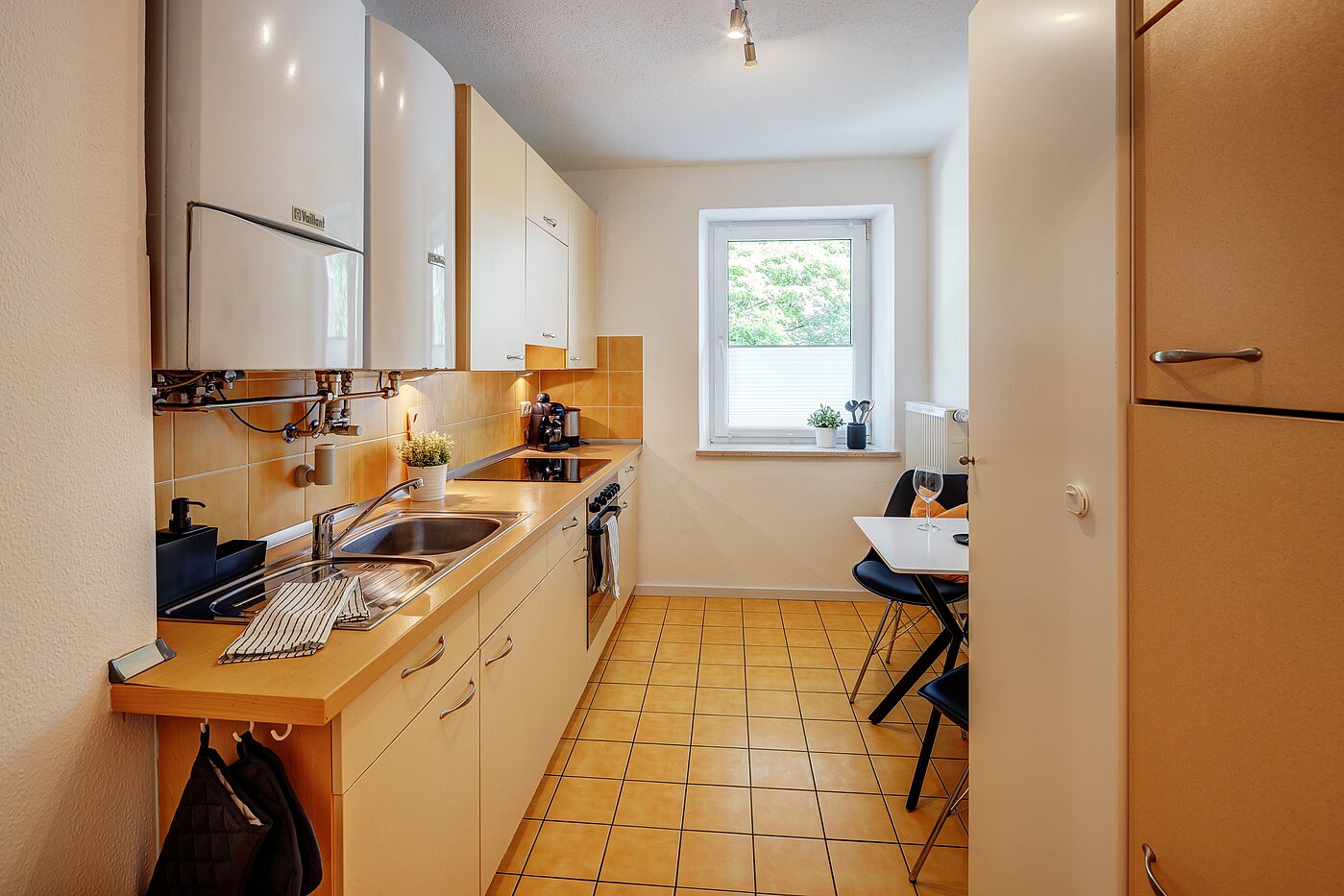 Квартира в многоэтажно доме с 2.5 комнатами | München-Isarvorstadt | 70121 | Küche mit Fenster...
