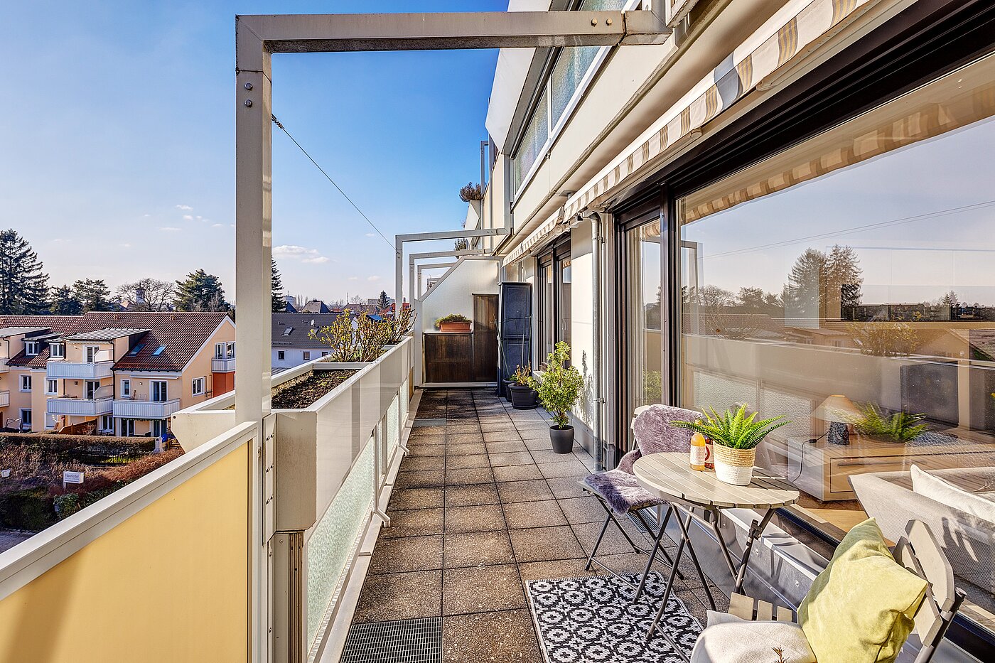 Квартира в многоэтажно доме с 3 комнатами | Unterschleißheim | 70003 | ...und Balkon