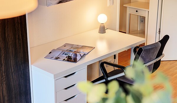 Квартира в многоэтажно доме с 2 комнатами | München-Schwabing | 703161 | Schreibtisch