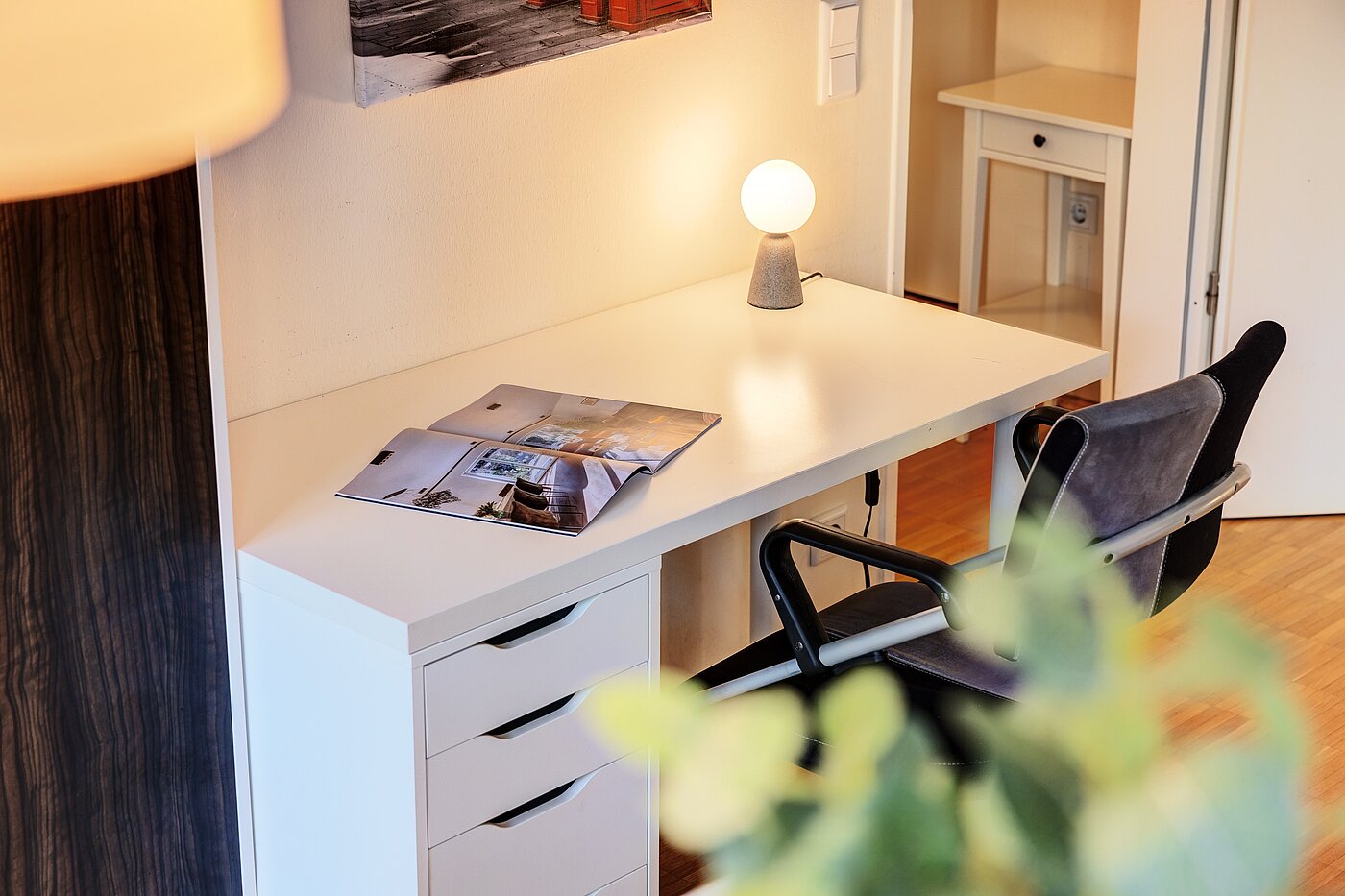 Квартира в многоэтажно доме с 2 комнатами | München-Schwabing | 703161 | Schreibtisch