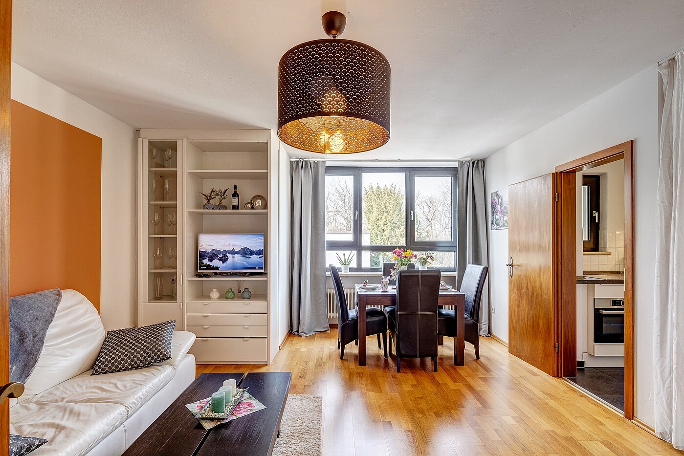 Квартира в многоэтажно доме с 1 комнатная | München-Bogenhausen | 70070 | Schlafen, Essen, Wohnen