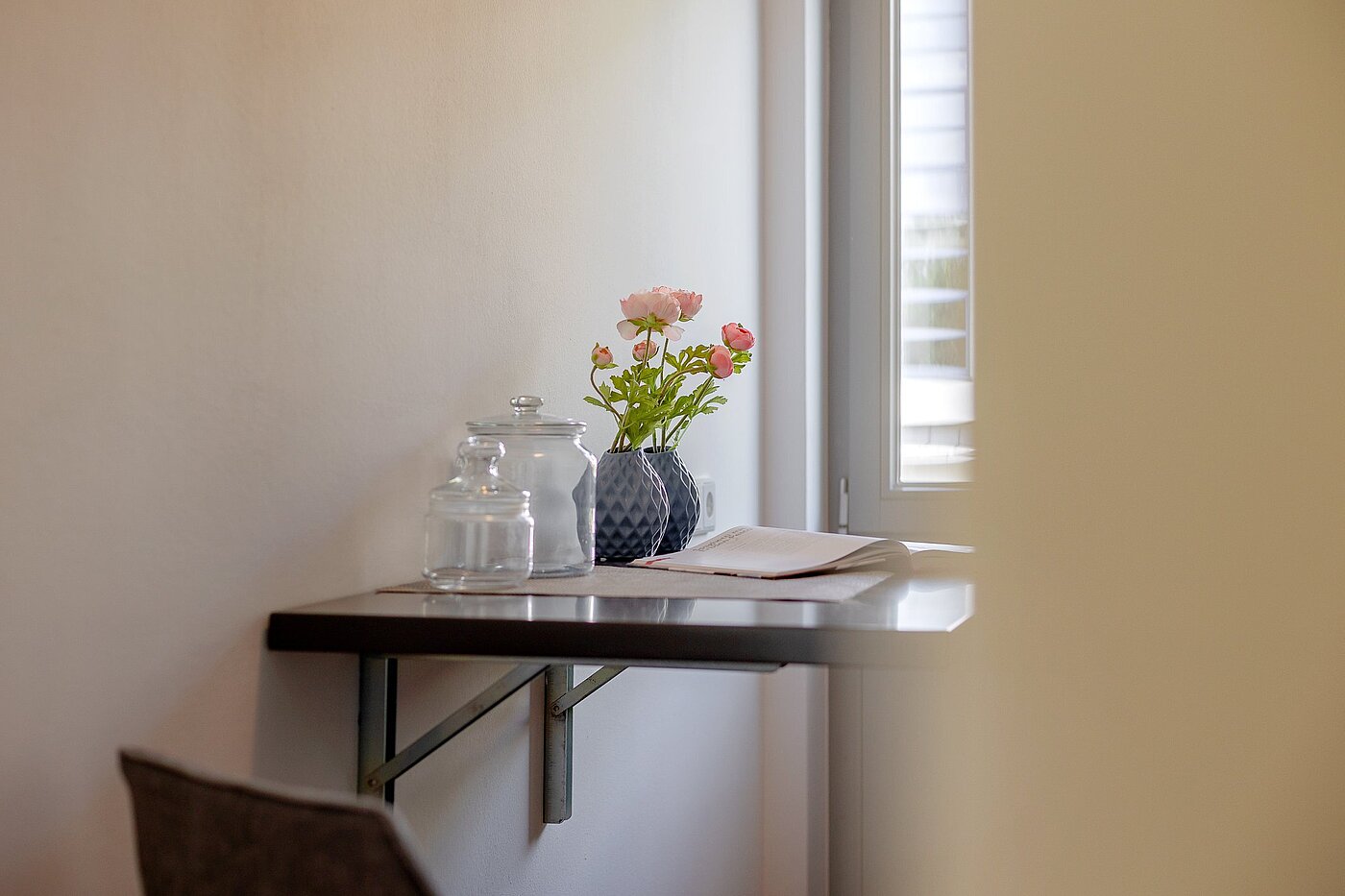 Квартира в многоэтажно доме с 2 комнатами | München-Thalkirchen | 2107ML2 | Tisch für d. Kaffee am Morgen