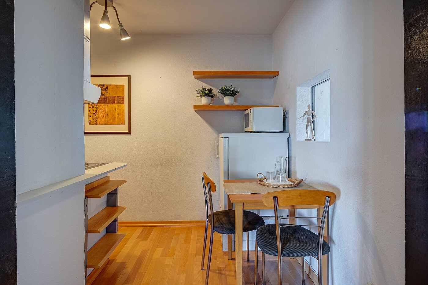 Квартира в многоэтажно доме с 1 комнатная | München-Schwabing | 2109ML1 | bietet einen kleinen Esstisch