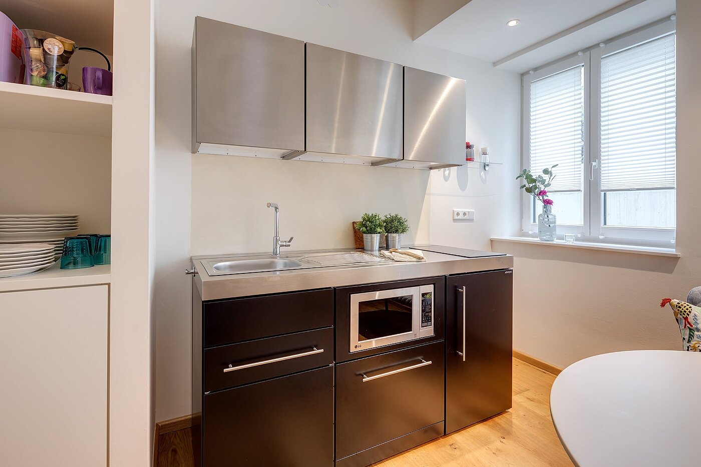 Квартира в многоэтажно доме с 2 комнатами | München-Maxvorstadt | 2107ML5 | ...und Küchenzeile