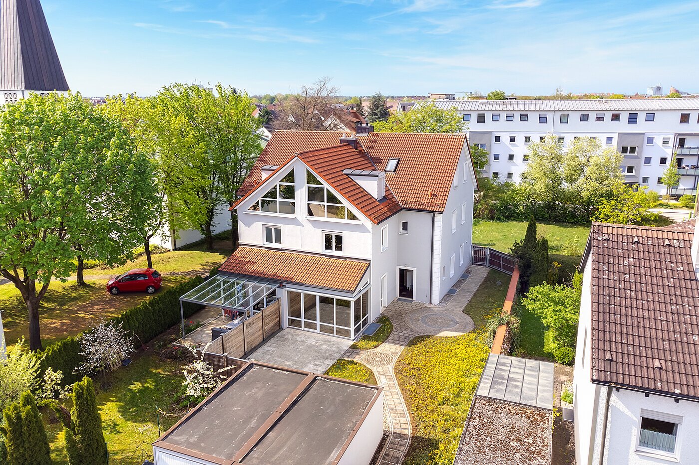 Половина двухквартирного жилого дома с 6.5 комнатами | Unterschleißheim | 70122 | Vogelperspektive