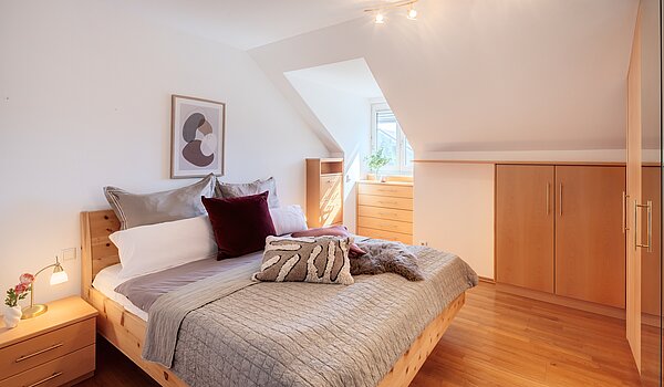 Мансардная квартира с 3 комнатами | 70501 | Schlafzimmer mit...
