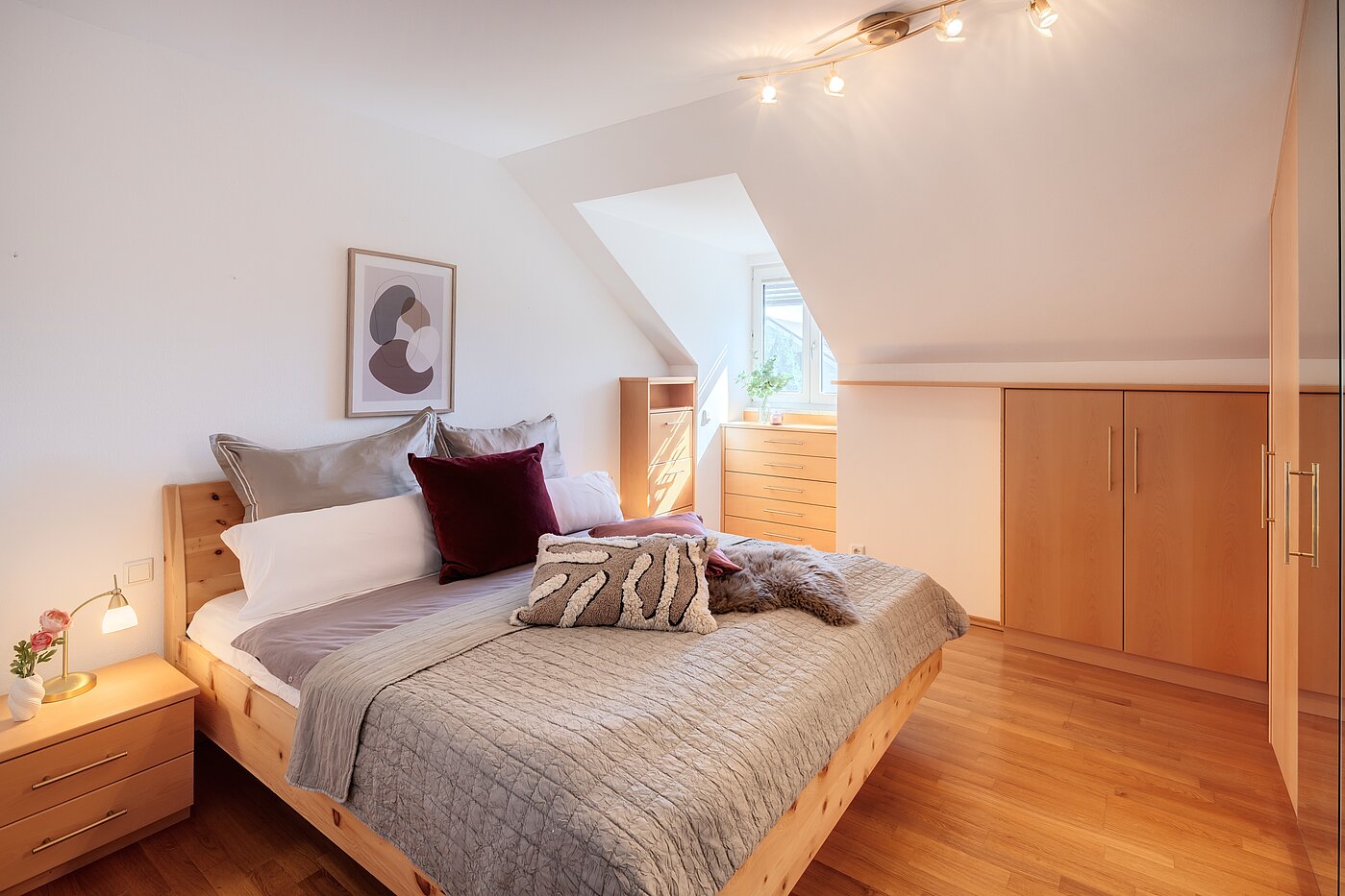 Мансардная квартира с 3 комнатами | 70501 | Schlafzimmer mit...