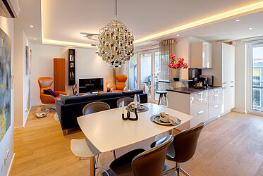 Bogenhausen: высококачественная 4-комнатная квартира с балконом на западную сторону — свободна