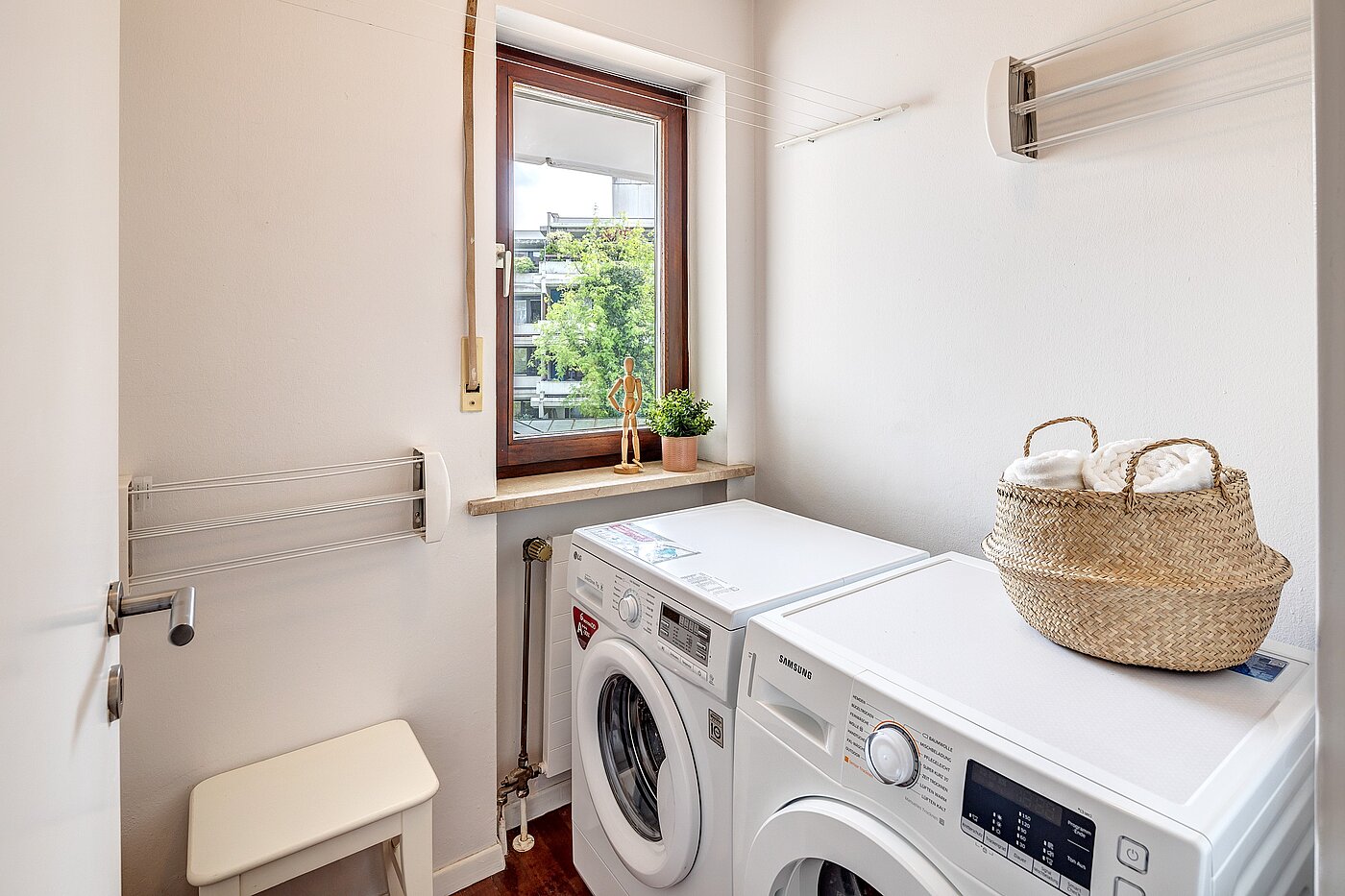 Квартира в многоэтажно доме с 3 комнатами | München-Schwabing | 2202ML12 | Hauswirtschaftsraum mit elektr. Geräten