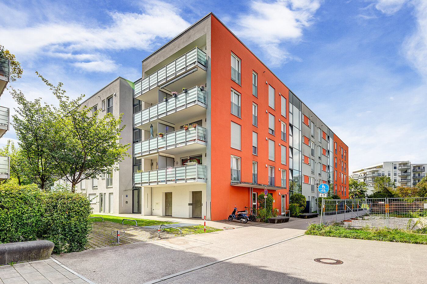 Квартира в многоэтажно доме с 2 комнатами | München-Schwabing | 70153 | Ansicht Fassade von der Straße aus