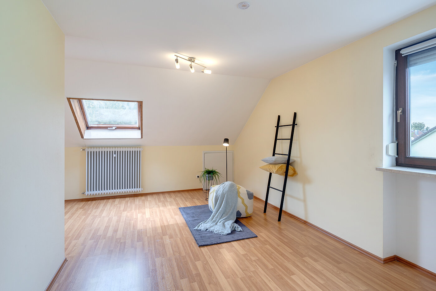 Угловой террасный дом с 5.5 комнатами | München-Trudering | 702531 | Großes Dachstudio