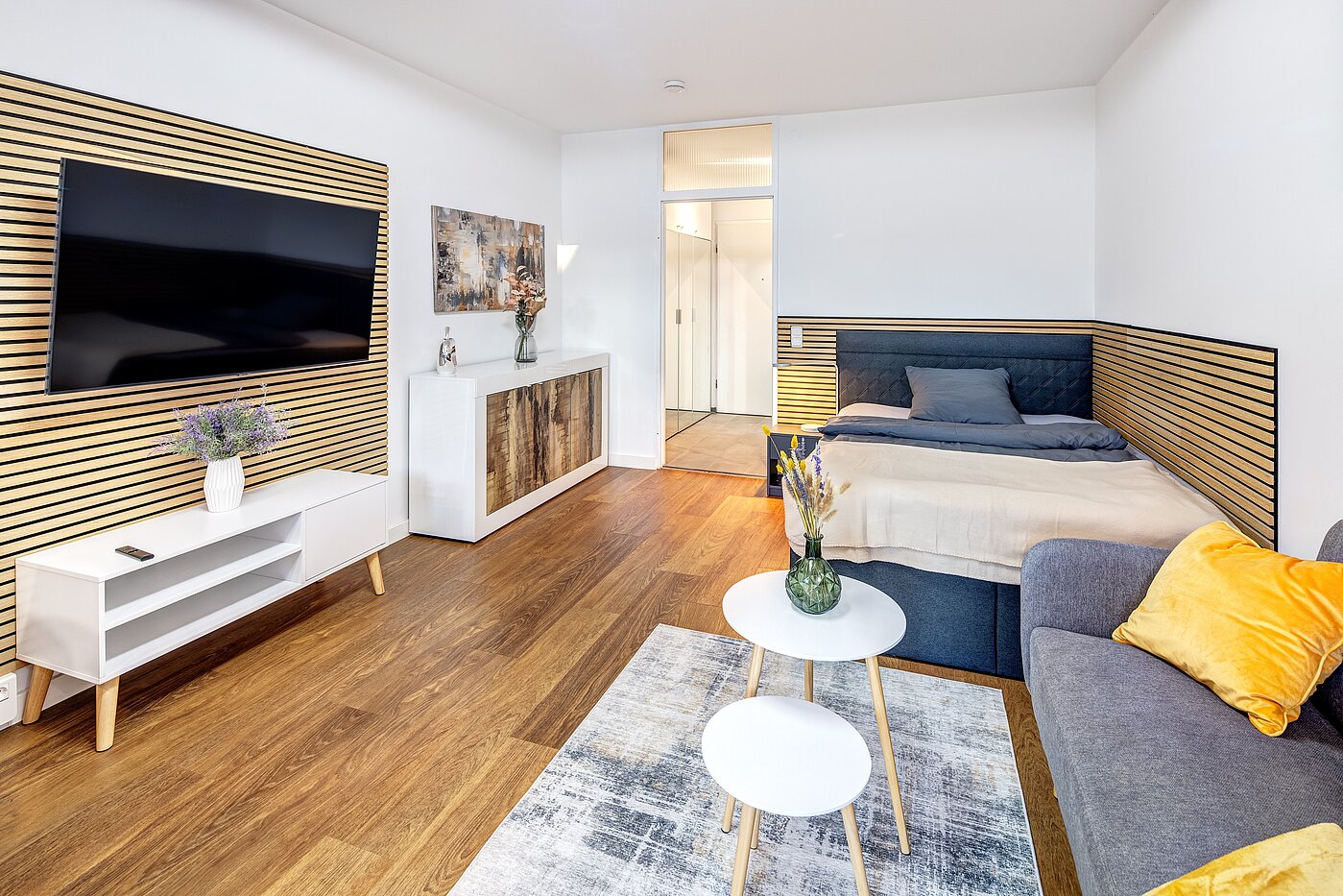 Apartment с 1 комнатная | München-Milbertshofen | 70183 | Mit Couch und Flatscreen