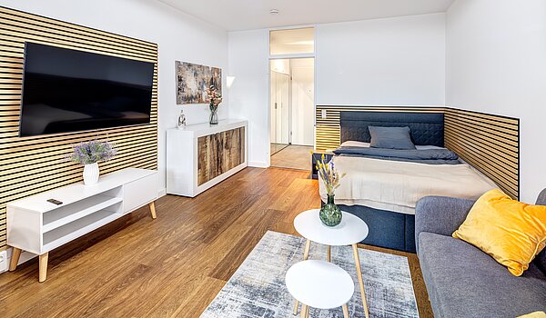 Apartment с 1 комнатная | München-Milbertshofen | 70183 | Mit Couch und Flatscreen