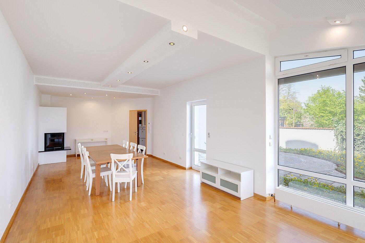Половина двухквартирного жилого дома с 6.5 комнатами | Unterschleißheim | 70122 | ...mit Platz zum Essen...