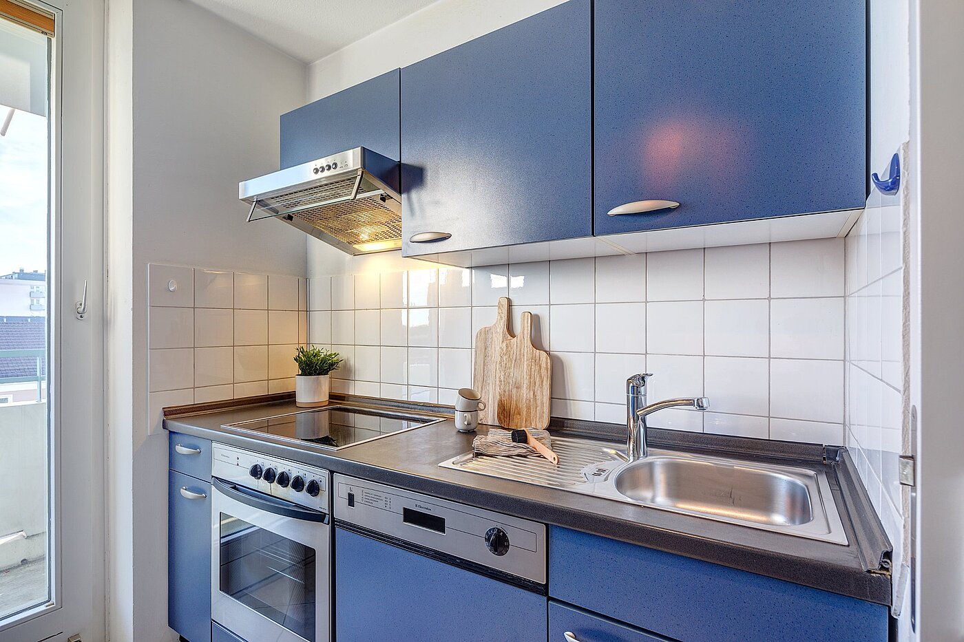 Квартира в многоэтажно доме с 2 комнатами | München-Sendling-Westpark | 2010ML9 | ...voll ausgestattet...