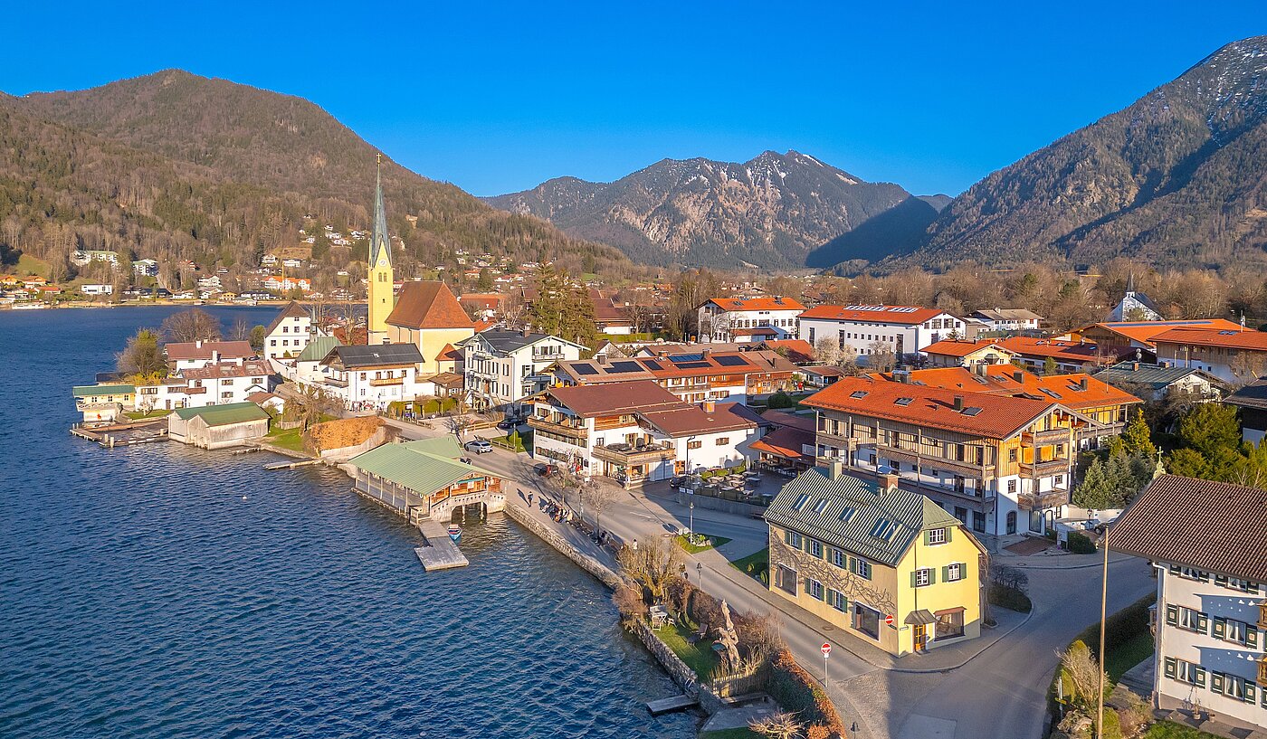 Mehrfamilienhaus с 11 комнатами | Rottach-Egern | 70215 | Luftaufnahme Richtung Seestraße