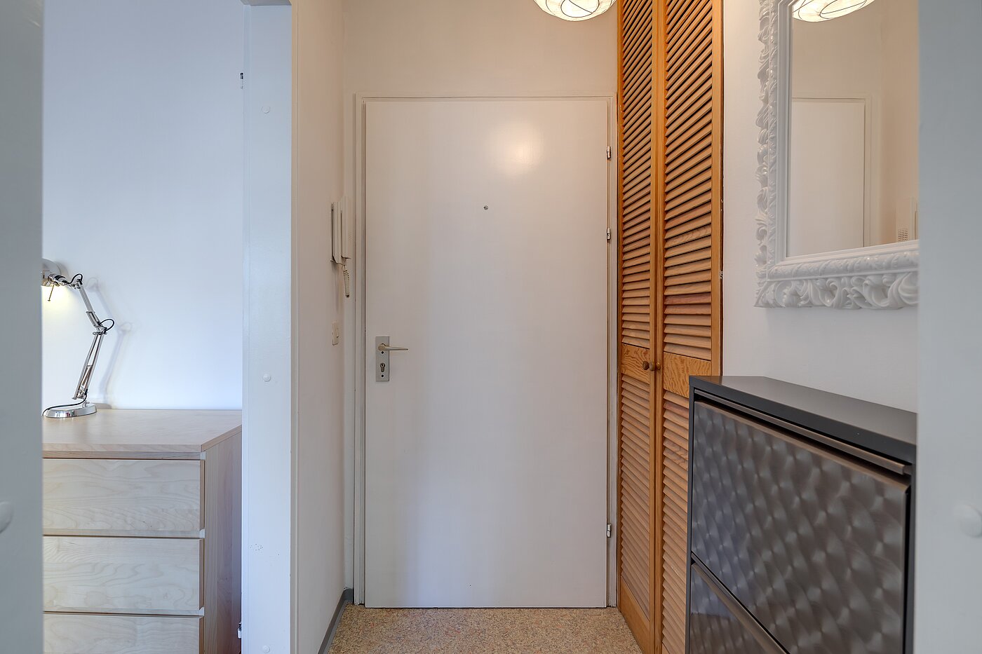 Квартира в многоэтажно доме с 1 комнатная | München-Neuhausen | 2301ML8 | Flur mit Garderobenschrank