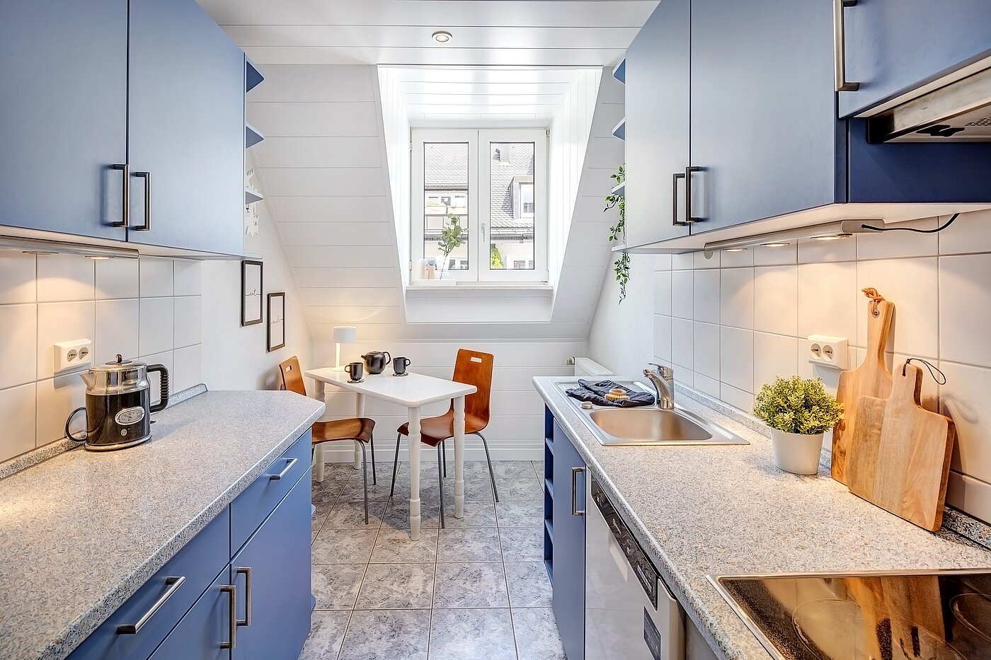 Квартира в многоэтажно доме с 1.5 комнатами | München-Schwabing | 70014 | Helle Küche mit...