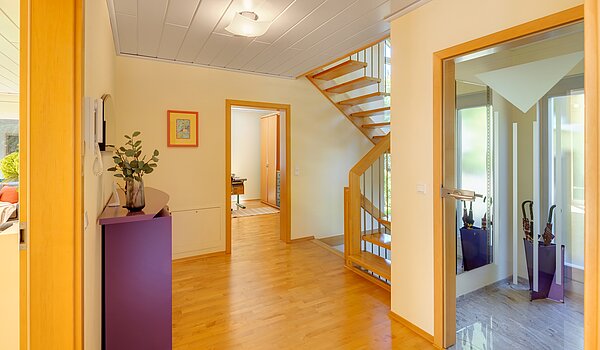 Особняк с 5 комнатами | Icking | 70438 | Foyer mit Treppe