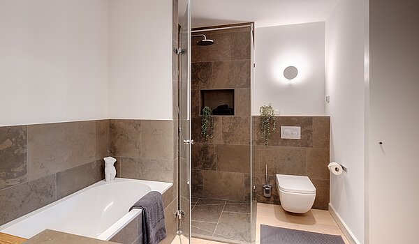 Квартира в многоэтажно доме с 3 комнатами | 70046 | ...und En Suite Bad...