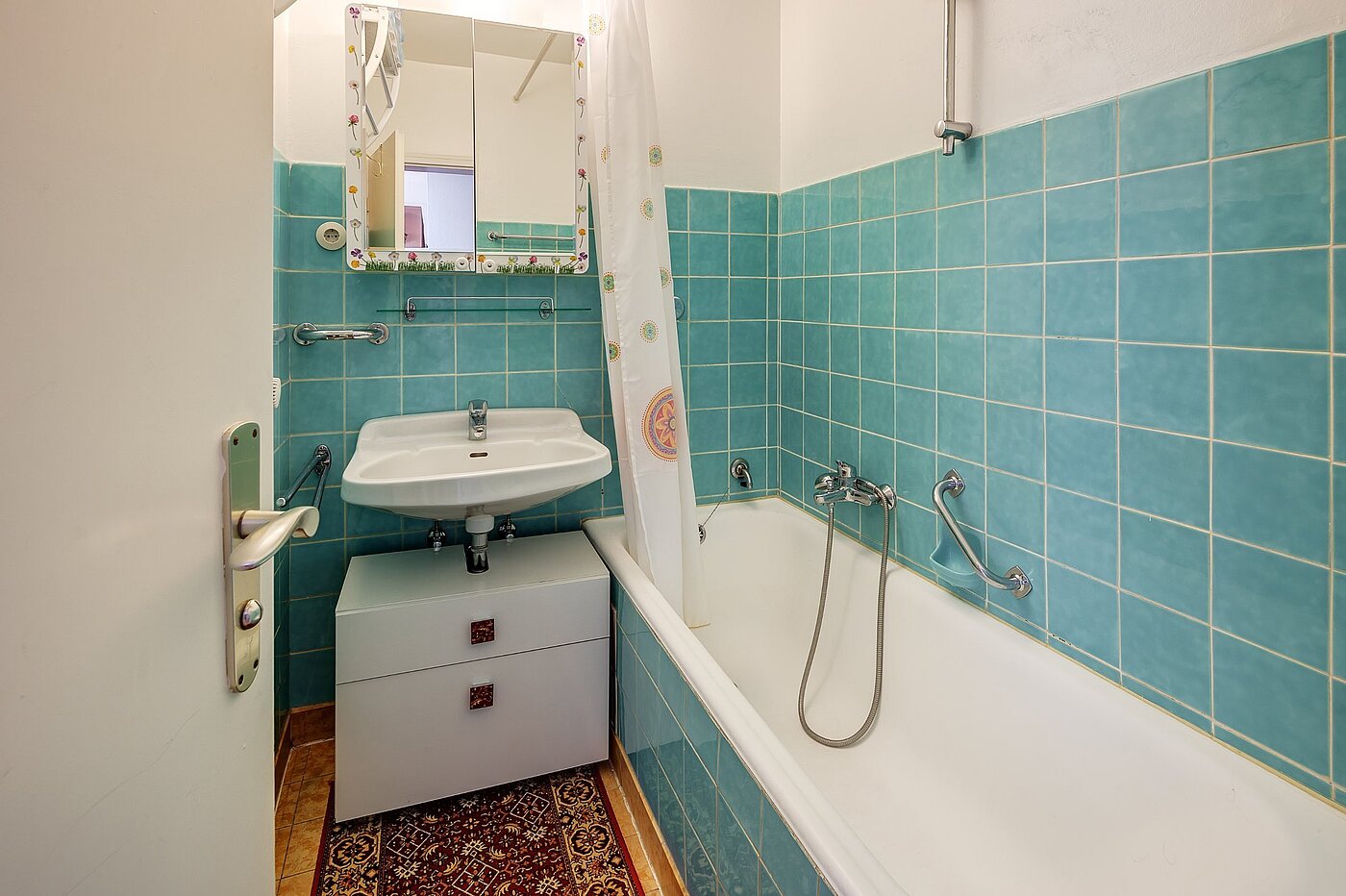 Квартира в многоэтажно доме с 2 комнатами | München-Sendling-Westpark | 2003ML10 | Badezimmer mit Badewanne