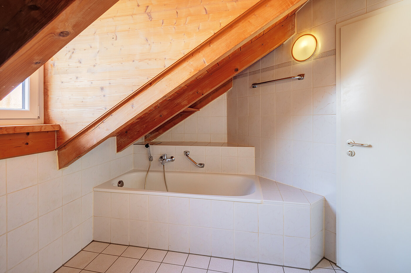 Мансардная квартира с 2 комнатами | 70314 | Bad