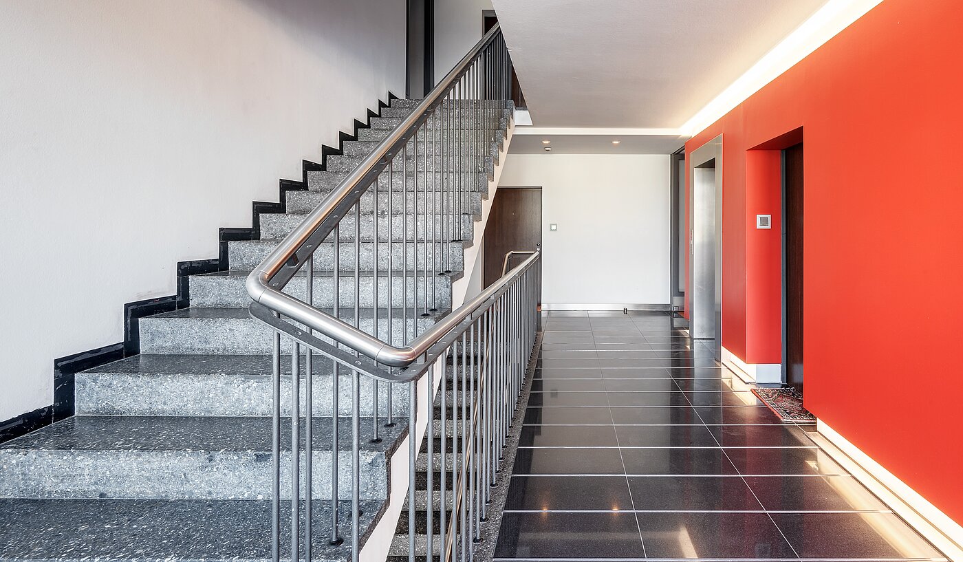 Квартира в многоэтажно доме с 1 комнатная | München-Haidhausen | 70022 | Gepflegtes Treppenhaus