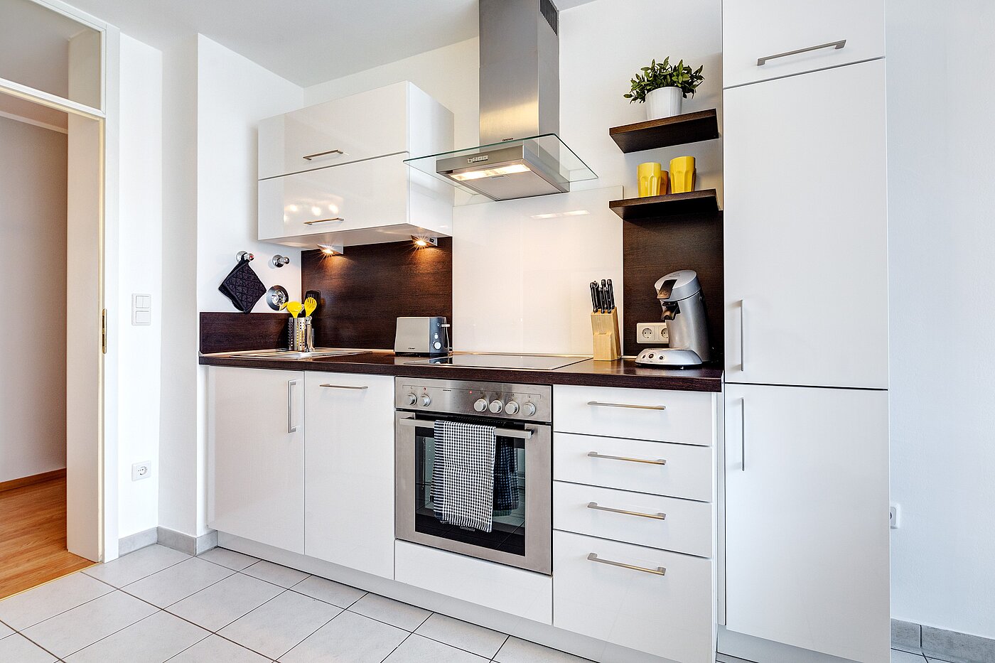Квартира в многоэтажно доме с 2 комнатами | München-Schwabing | 70102 | Voll eingerichtete Küche...