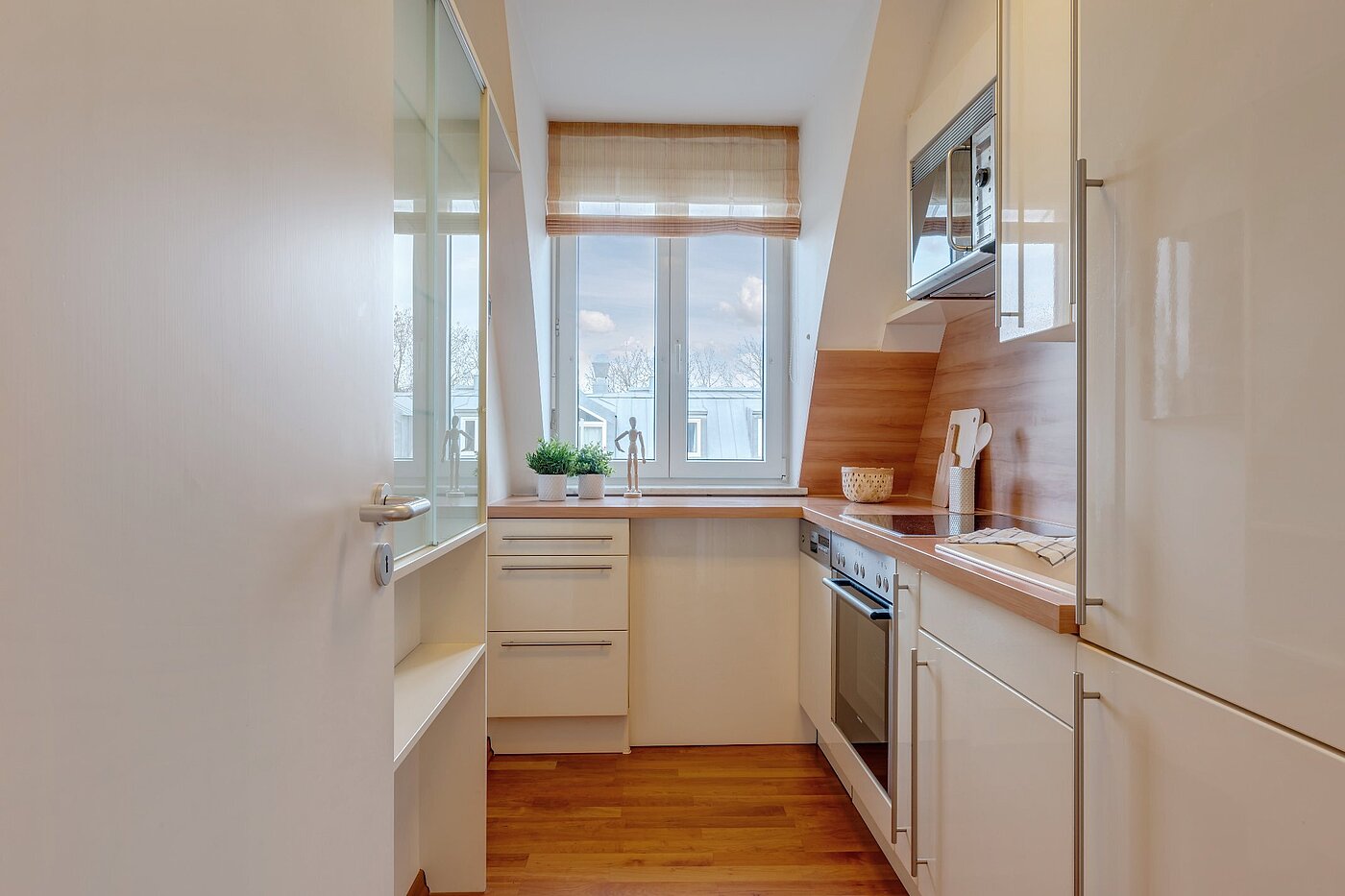 Мансардная квартира с 2 комнатами | München-Sendling | 1911ML4 | Küchenzeile mit...