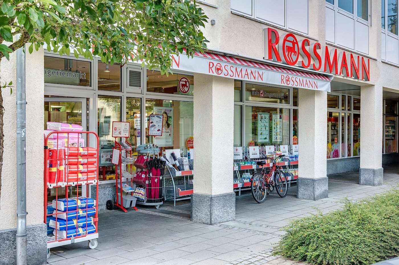 Квартира в многоэтажно доме с 2 комнатами | Unterhaching | 2004ML7 | Alles in der Nähe
