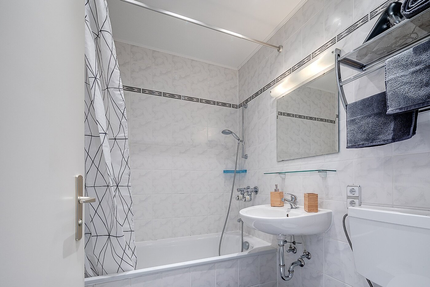 Квартира в многоэтажно доме с 1 комнатная | München-Moosach | 1903ML3 | Bad mit Badewanne