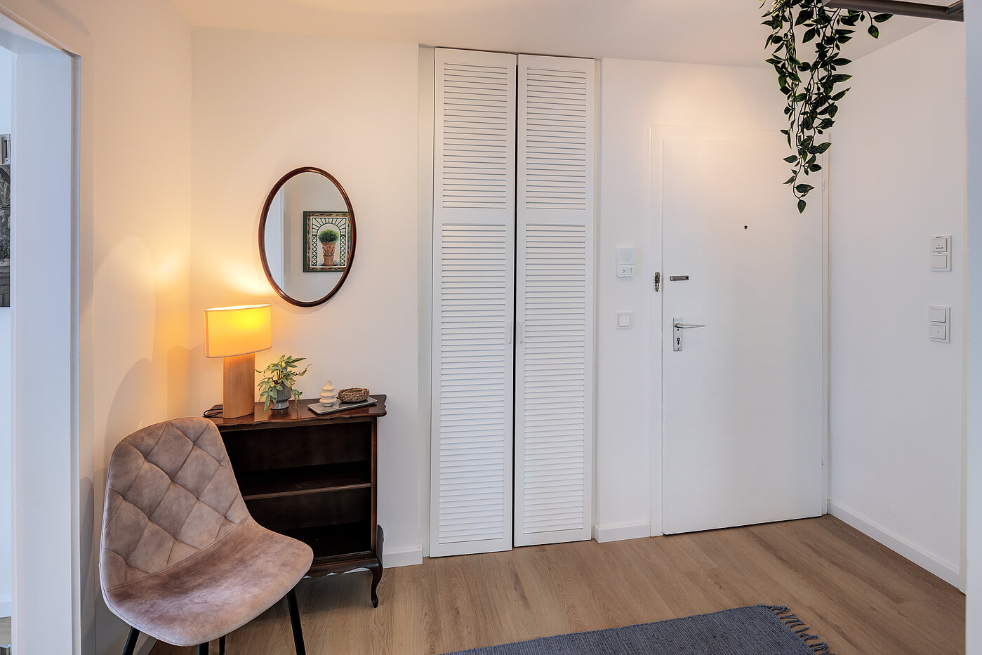 Квартира в многоэтажно доме с 2 комнатами | München-Sendling-Westpark | 70413 | Diele mit Stauraum...