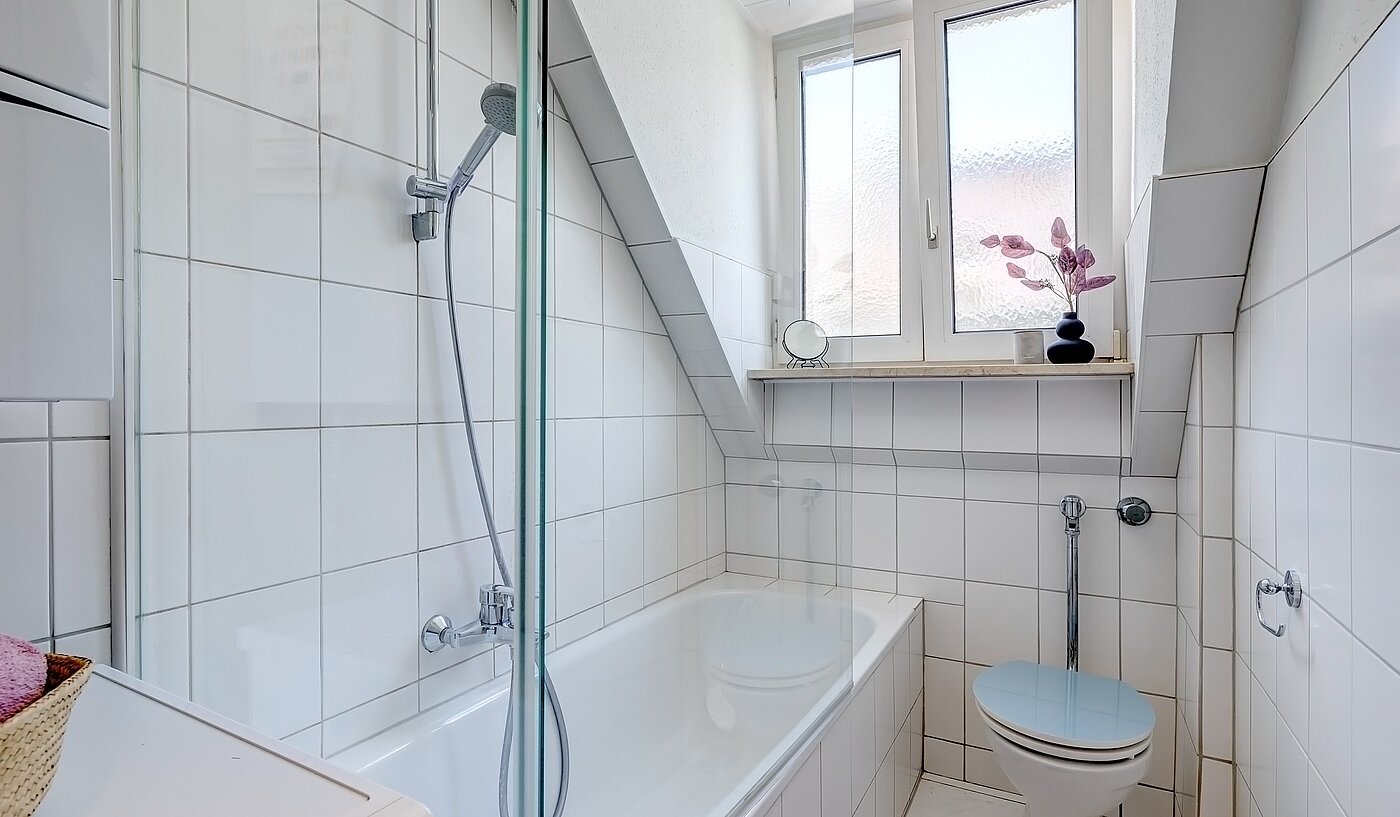 Квартира в многоэтажно доме с 1.5 комнатами | München-Schwabing | 70014 | Tageslichtbad mit...