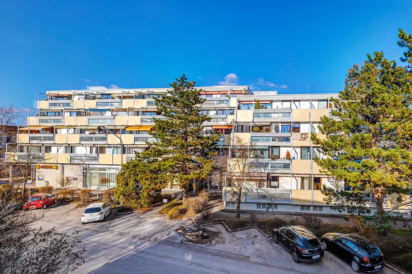 Квартира в многоэтажно доме с 3 комнатами | Unterschleißheim | 70003 | Außenansicht Wohnanlage