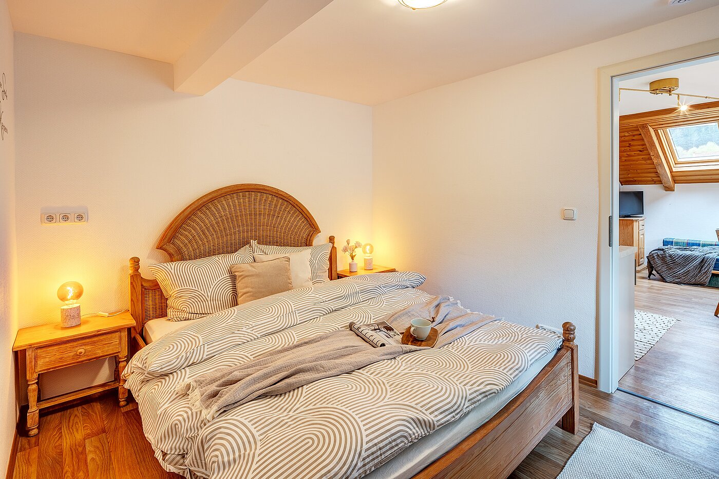 Мансардная квартира с 2 комнатами | Bad Wiessee | 70017 | ...mit großzügigem Bett...