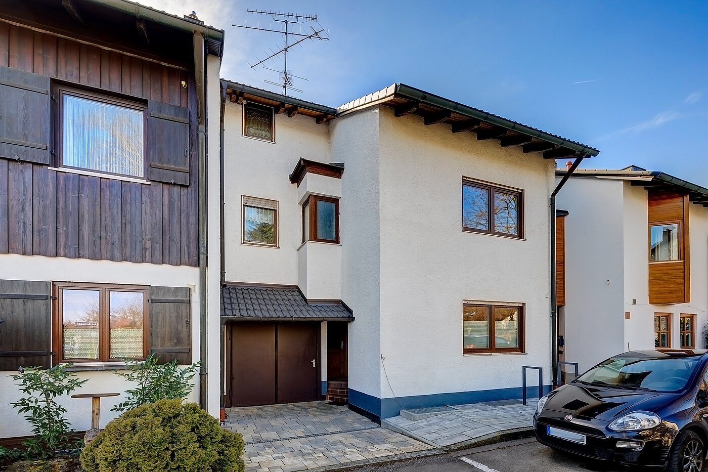 Квартира в многоэтажно доме с 4 комнатами | Ismaning | 700081 | Hausansicht Straßenseite